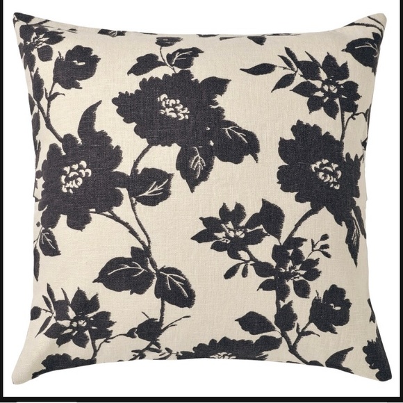 BNIB Ikea SVÄRDKRISSLA pillow cover and insert - Picture 3 of 8